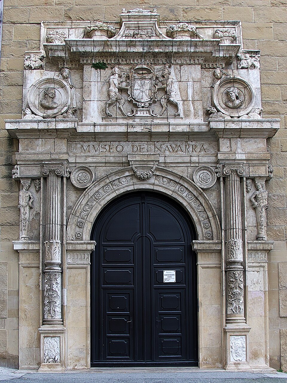 Puerta museo de navarra